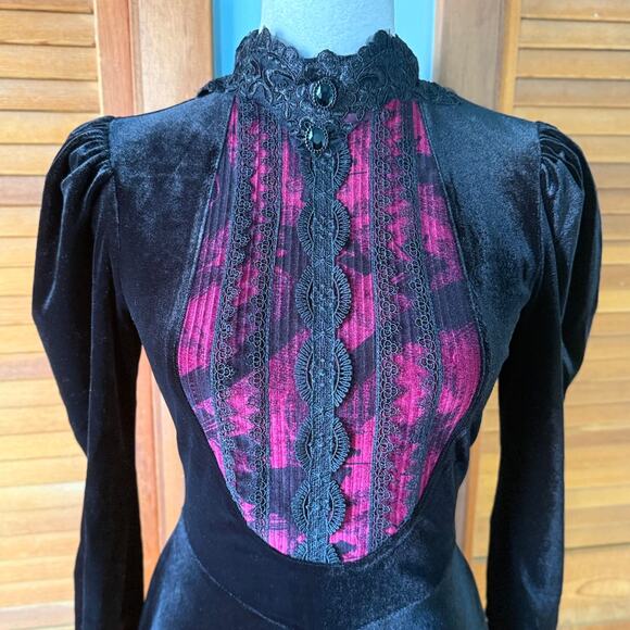 Dark in Love Black Velvet Undead Beloved Goth Victorian Vampire Dress - Picture 3 of 14